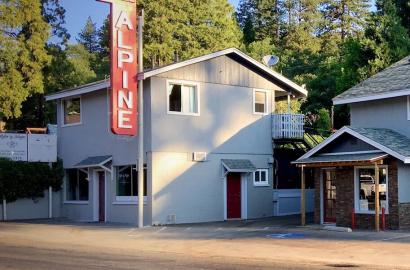 Spacious 2nd Floor Apartment at the Alpine Mall